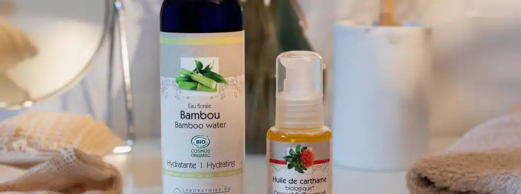 eau florale de bambou et huile végétale de carthame.